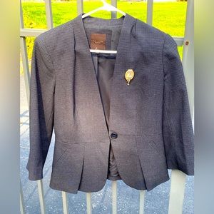 Teacher jacket on fleek! The details. The structured jacket is classic